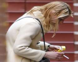Claire Danes smoking